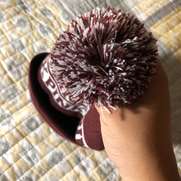 BRAND NEW VS Pink beanie - Picture 4 of 4